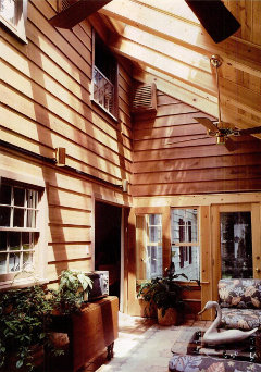 Интерьер двухсветной солнечной теплицы