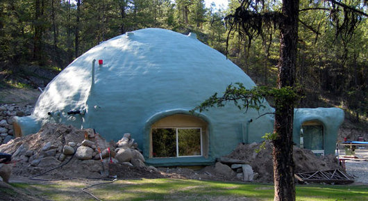 Внешний вид монолитного купольного дома Синди Джонсон