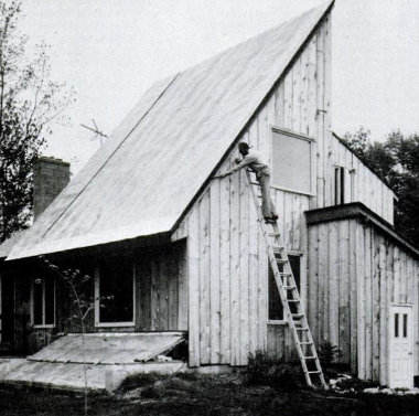 Солнечное отопление, в южный скат крыши дома интегрированы солнечные коллекторы