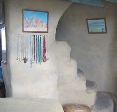 Внешний вид дешевой землебитной лестницы