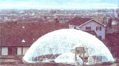 Внешний вид заглубленного солнечного дома Айзексона