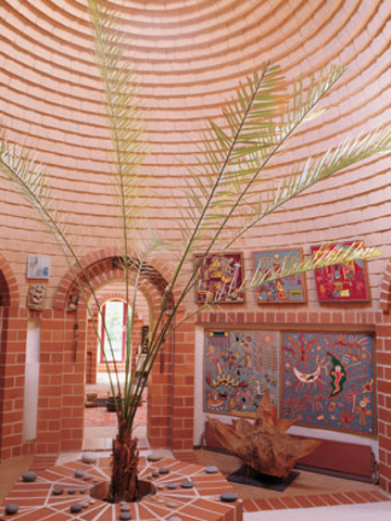 Центральный коммуникационный купол дома Минке