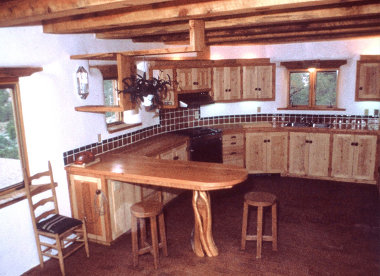 Интерьер кухни солнечного дома Opera