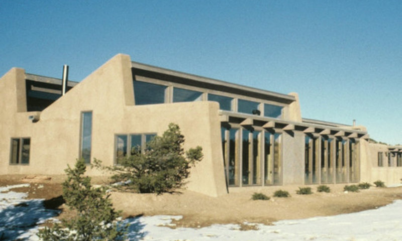 Солнечный дом, спроектированный с учётом сухого жаркого климата