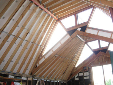 Возведение шедовой крыши