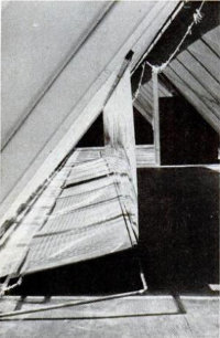 Установленные на чердаке солнечные коллекторы