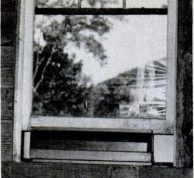 Подоконный воздушный солнечный коллектор в интерьере