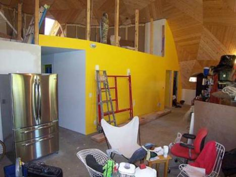 Купольный дом Стива Тиффани, интерьер общей комнаты