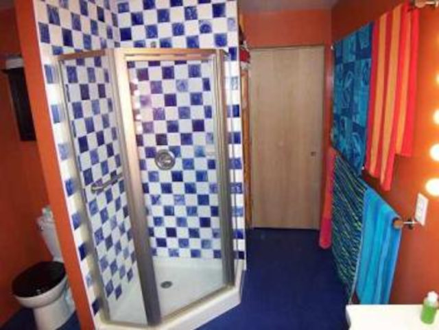 Купольный дом Стива Тиффани, ванная комната