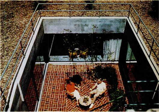 Атриум энергосберегающего подземного дома