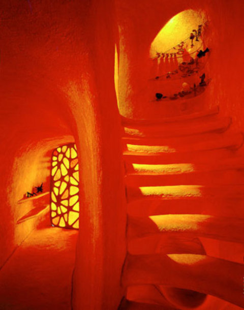 Лестница в кабинет хозяина органического дома Акула