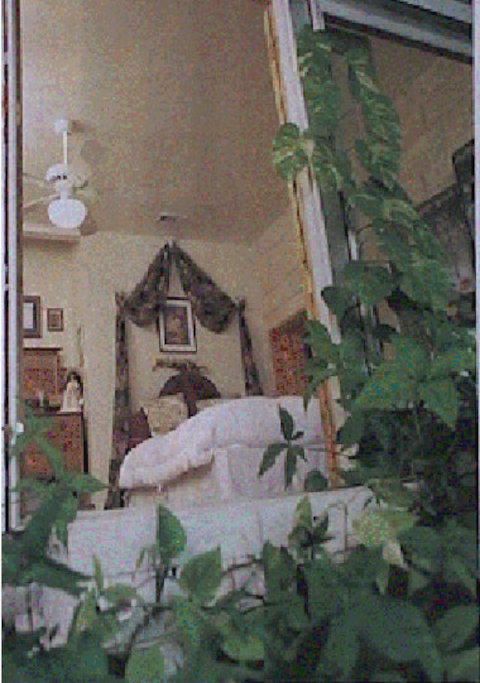 Спальня хозяев солнечного дома Chez Soleil