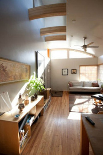 Дом с простейшей системой пассивного солнечного отопления, фрагмент интерьера