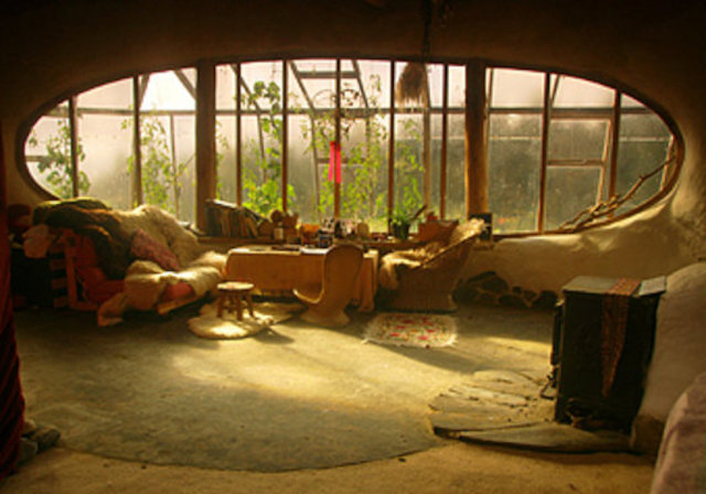 Простой и дешевый обвалованный экологический дом, интерьер