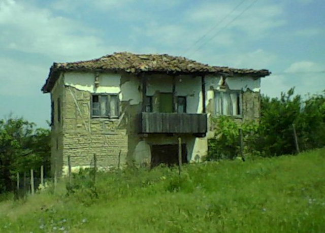 Типичный болгарский сельский дом