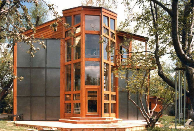 Южный фасад солнечного дома Stricklin Residence