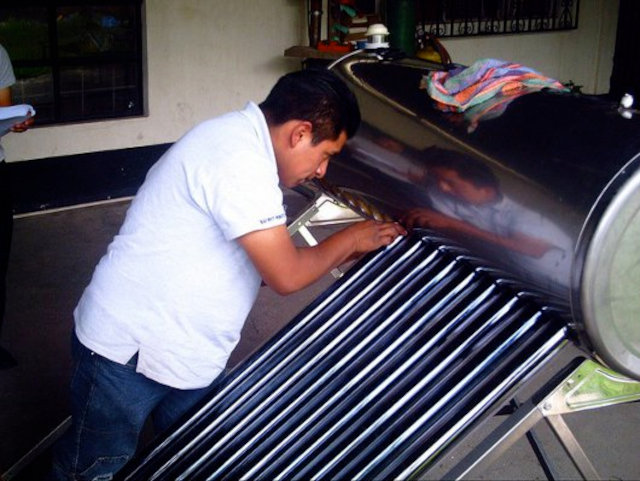 Солнечный водонагреватель, сборка