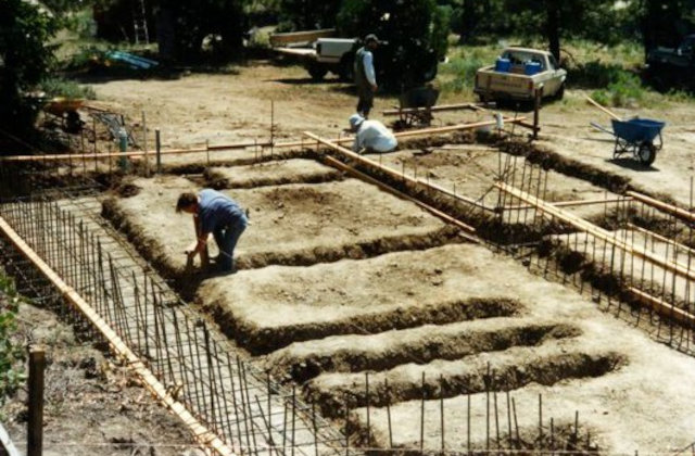 Пассивный солнечный дом в Сьеррас, устройство фундамента