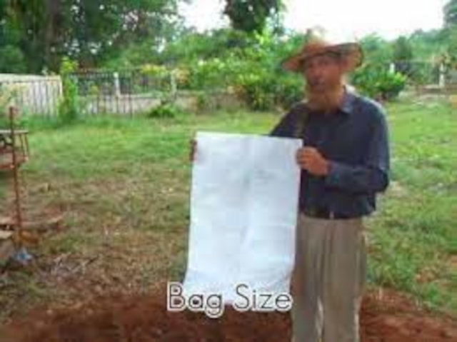 Размера мешка, используемого в землебитной технологии Earthbags