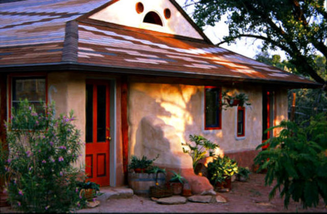 Землебитный дом Kennedy House, внешний вид