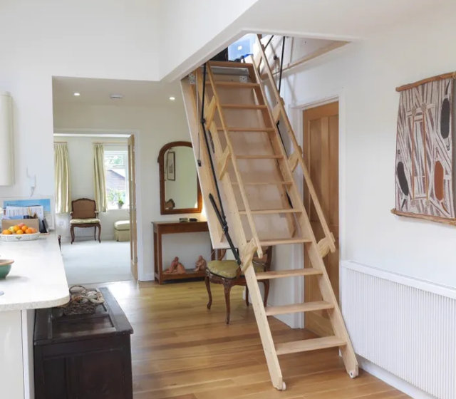 Складная чердачная лестница в рабочем состоянии