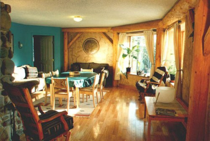 Пассивный солнечный дом Нотнеса (Notnes House), интерьер общей комнаты