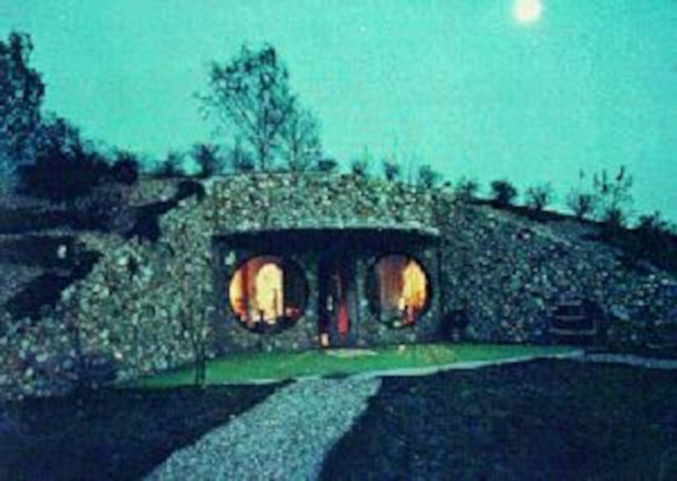 Заглублённый энергосберегающий дом Davis Cave, внешний вид