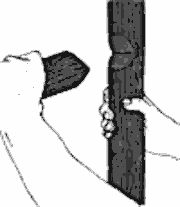 Соединение перекладины и вертикальной стойки садовой арки вполдерева