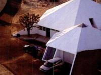 Пирамидальный энергосберегающий дом с пристроенным гаражом, внешний вид